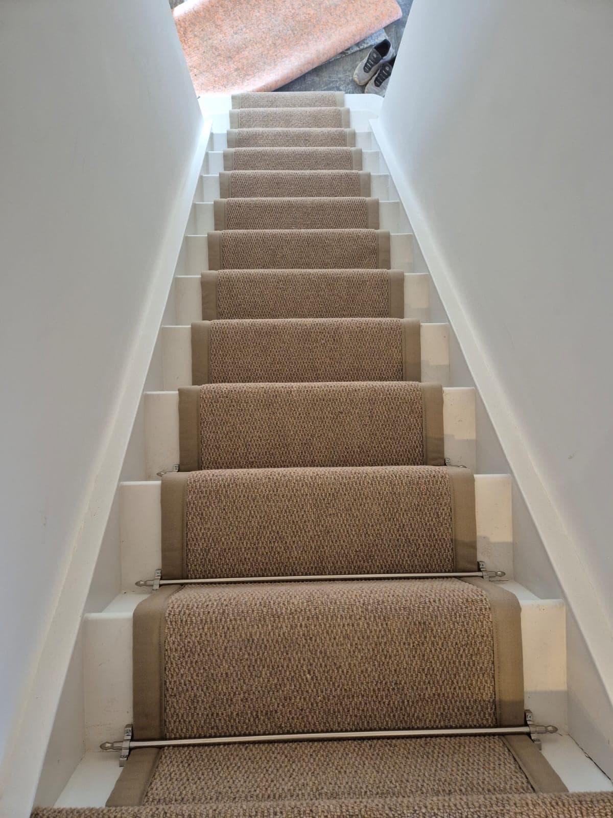 Staircase carpet runner installation